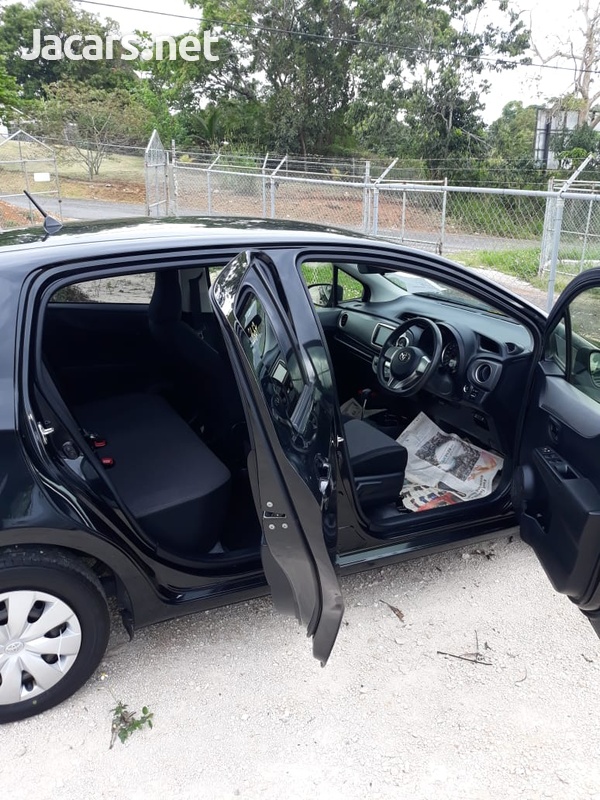 Toyota Vitz 1,3L 2013-3