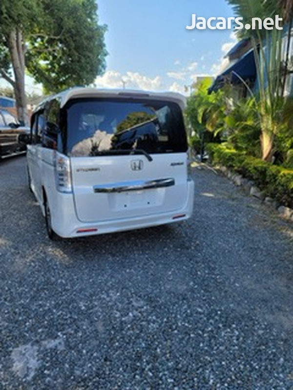 Honda Stepwgn Spada 2,0L 2013-6