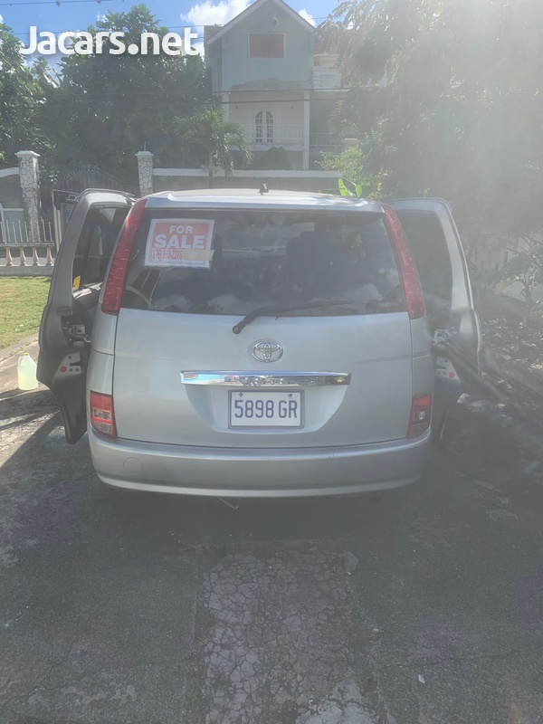 Toyota Isis 1,8L 2006-4
