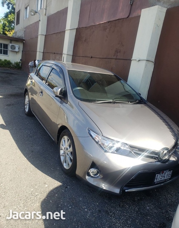Toyota AURIS 1,8L 2012-8