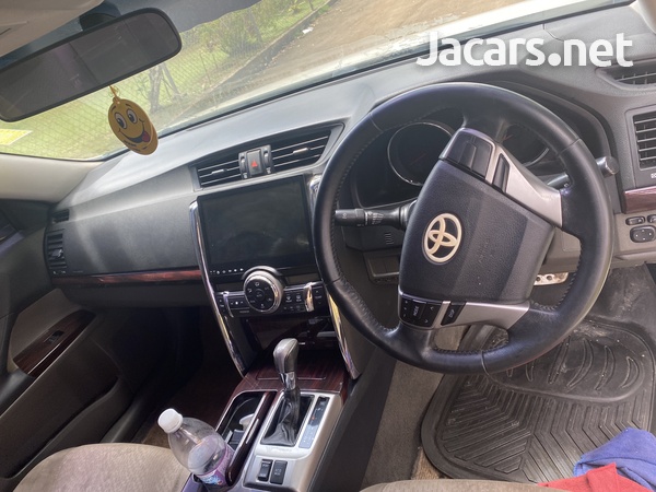 Toyota Mark X 2,5L 2010-10