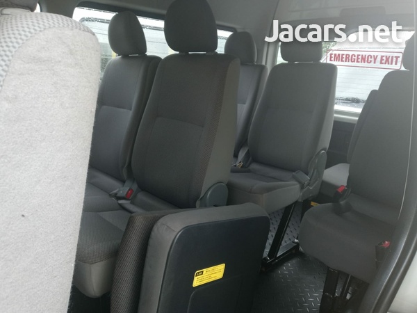 Toyota Hiace 3,0L 2011-6