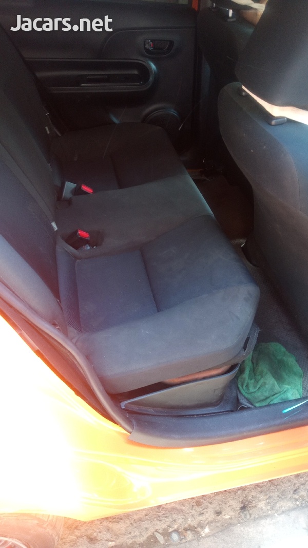 Toyota Aqua 1,2L 2015-6
