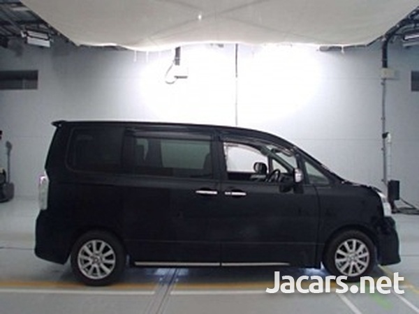 2013 Toyota Voxy-4