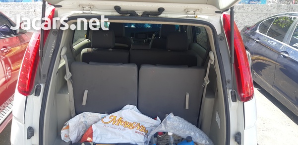 Toyota Isis 2,0L 2009-7
