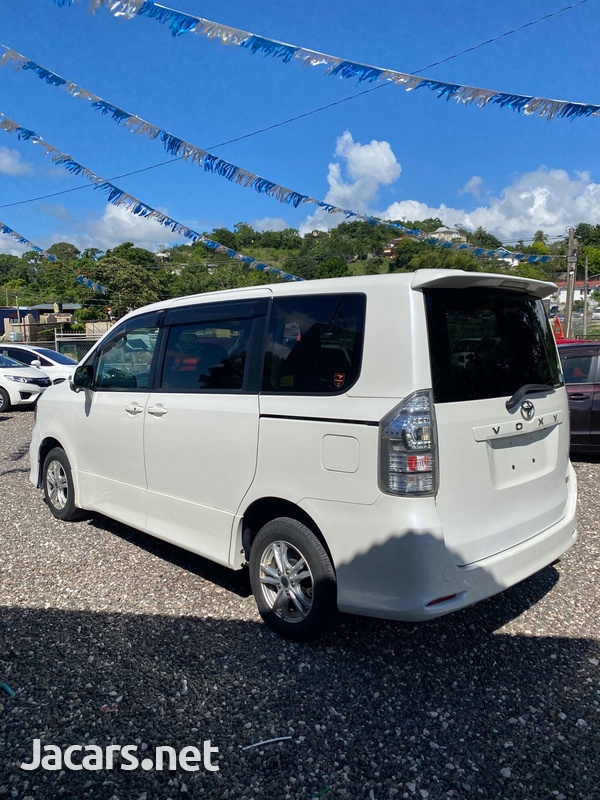 Toyota Voxy 2,0L 2013-4
