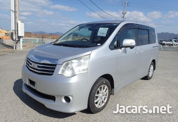 Toyota Noah 2,0L 2013-1