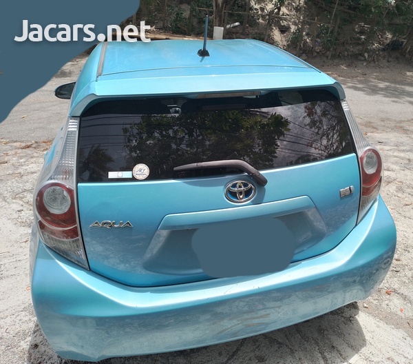Toyota Aqua 1,5L 2012-3