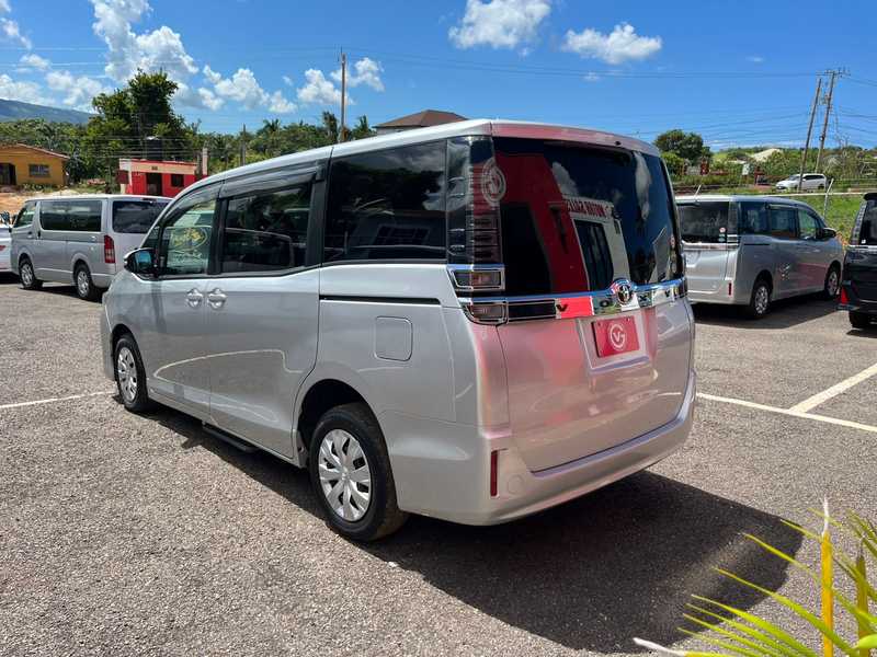 Toyota Voxy 2,0L 2019 JA$3,390,000 №2517050 in Saint Elizabeth