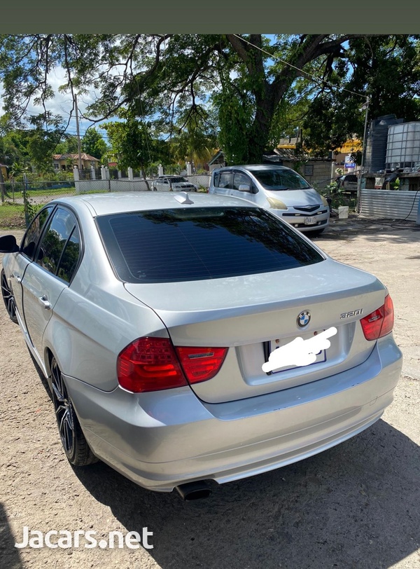 BMW 3-Series 1,9L 2010-3