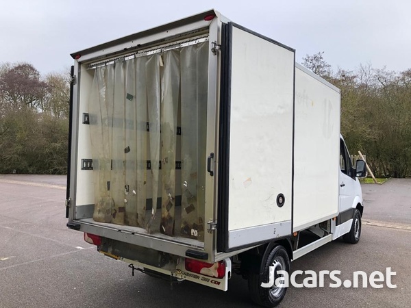 Mercedes Benz Sprinter freezer body truck-2
