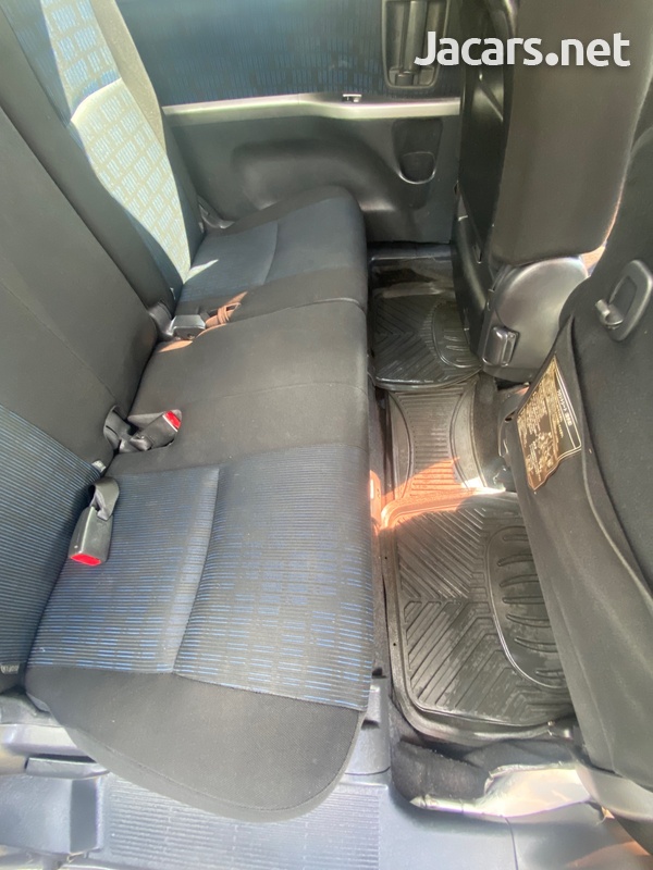 Toyota Isis 1,9L 2014-8