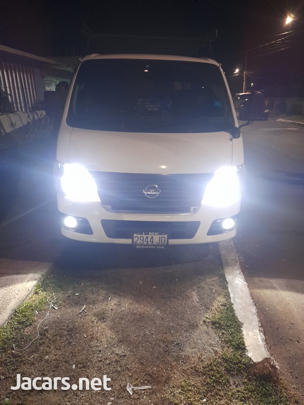 Nissan Caravan 2,0L 2011-5