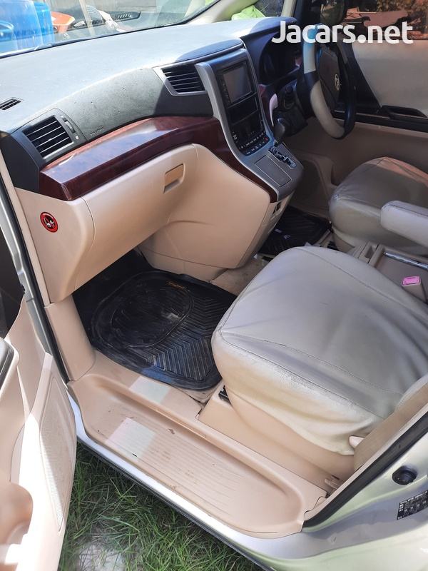 Toyota Alphard 2,4L 2010-5