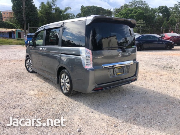 Honda Stepwgn Spada 2,0L 2013-6