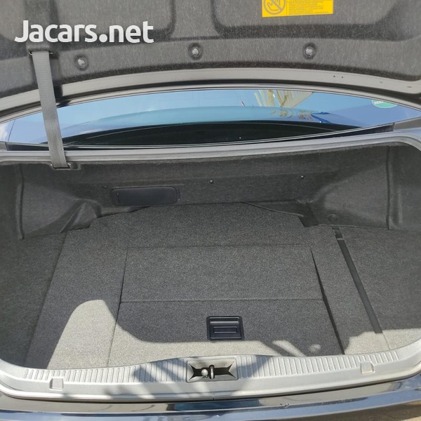 Toyota Crown 2,5L 2016-9