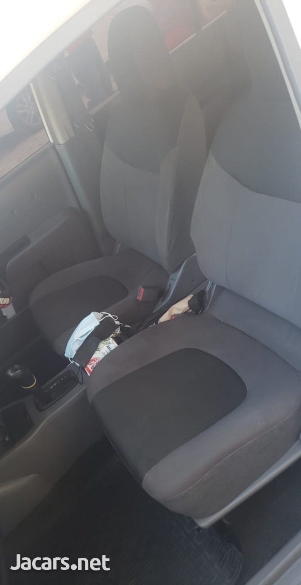 Nissan AD Wagon 1,5L 2014-4