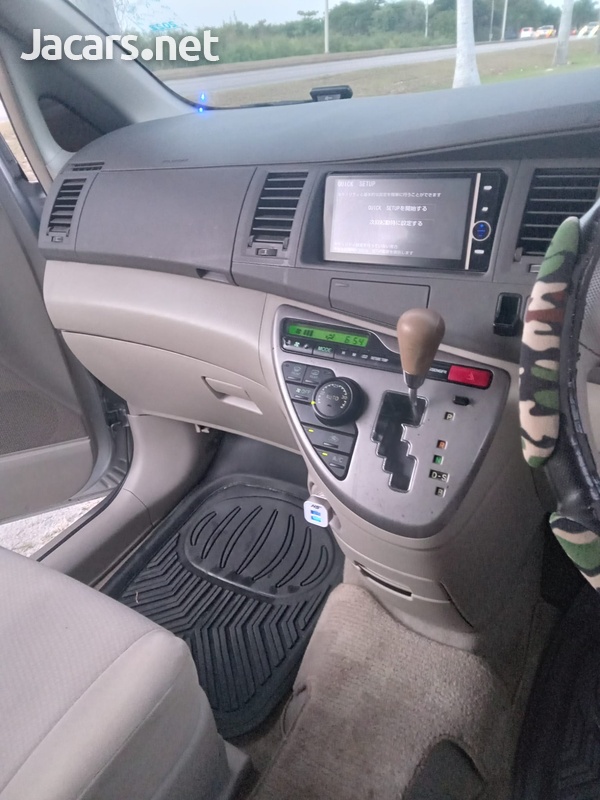 Toyota Isis 1,8L 2012-6