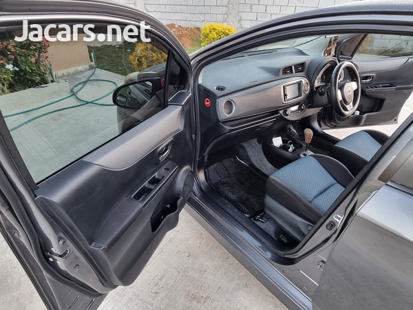 Toyota Vitz 1,3L 2013-9