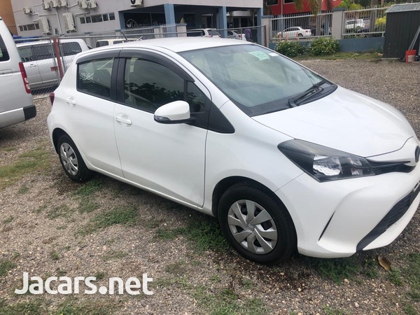 Toyota Vitz 1,3L 2015-1