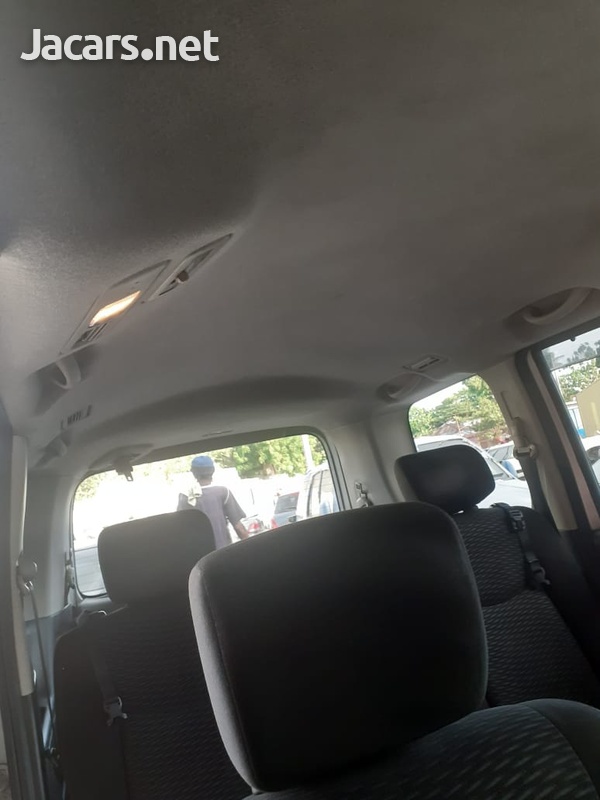 Nissan Serena 1,8L 2012-5
