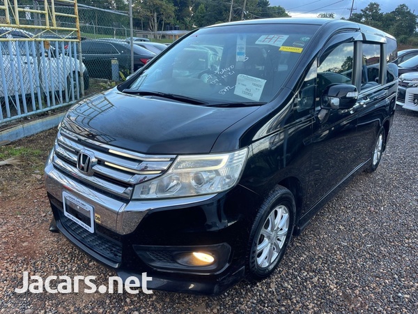 Honda Stepwgn 2,0L 2013-4