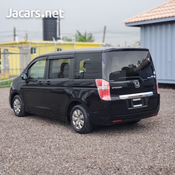 Honda Stepwgn 2,0L 2014-6