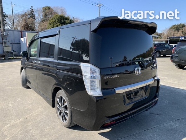Honda Stepwgn Spada 2,0L 2012-4