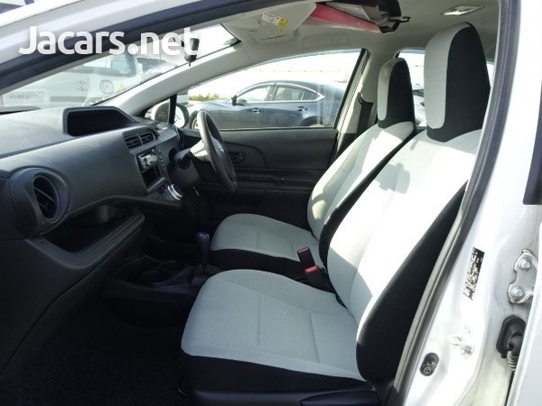 Toyota Aqua 1,5L 2016-8