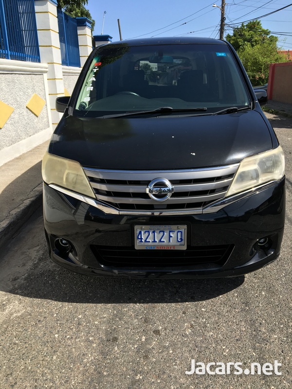 Nissan Serena 2,0L 2012-1