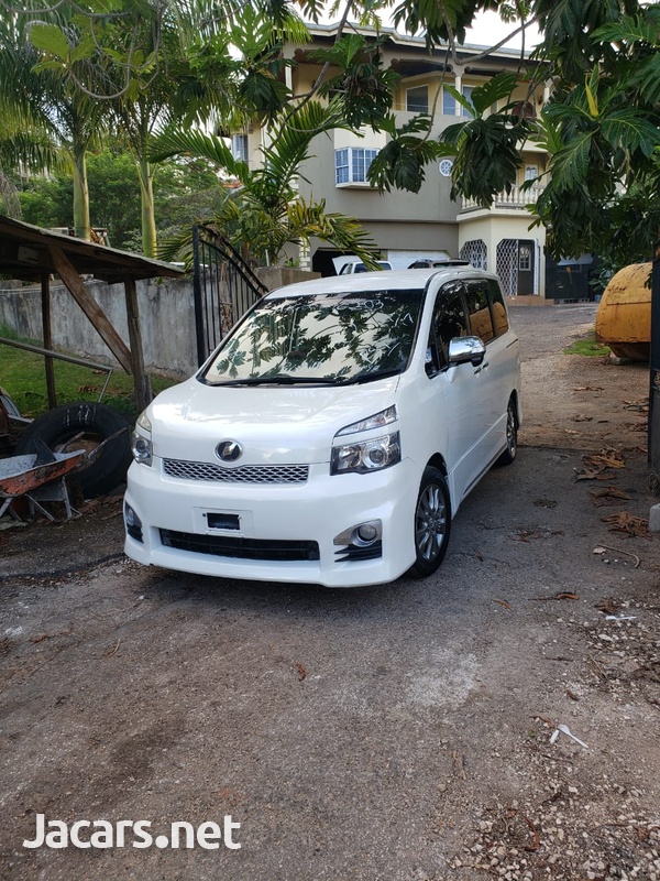 Toyota Voxy 2,0L 2012-2