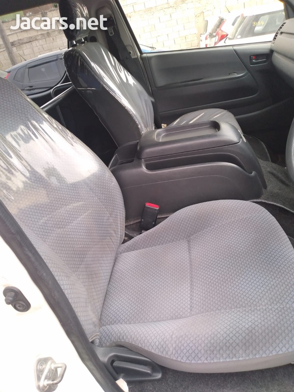 Toyota Hiace 3,0L 2013-7