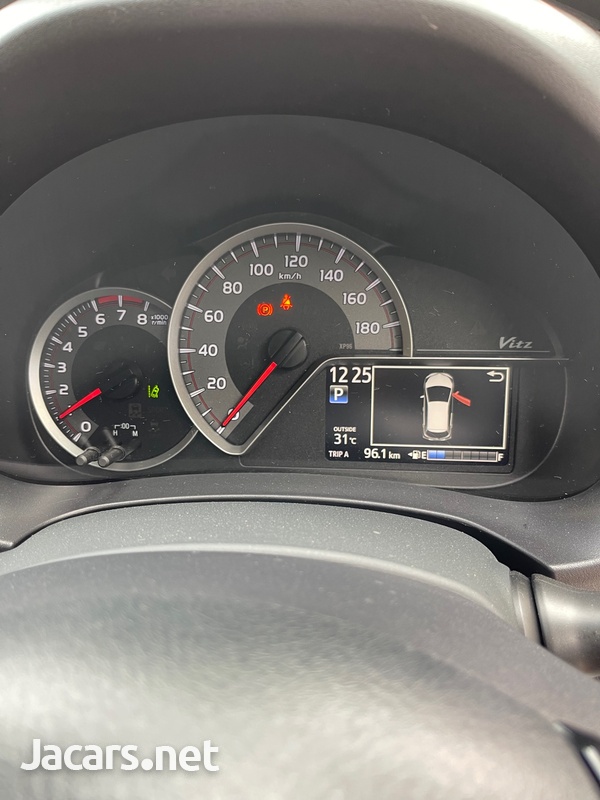 Toyota Vitz 1,3L 2016-8