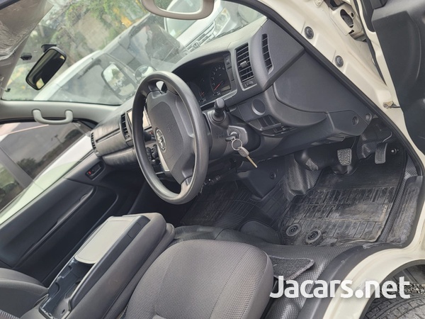 Toyota Hiace 3,0L 2015-10