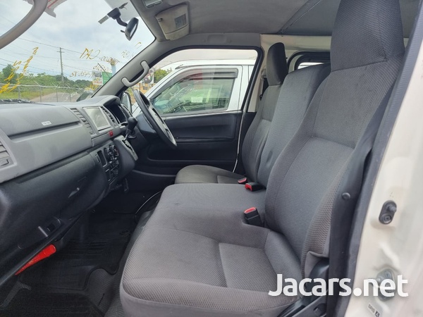 Toyota Hiace 2,0L 2014-8
