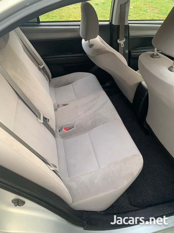 Toyota Axio 1,6L 2013-1