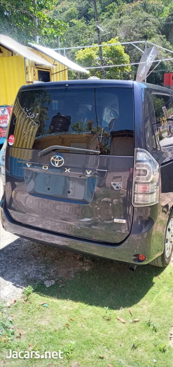 Toyota Voxy 2,0L 2012-2