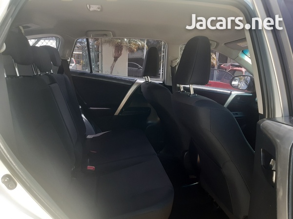 Toyota RAV4 2,0L 2013-7