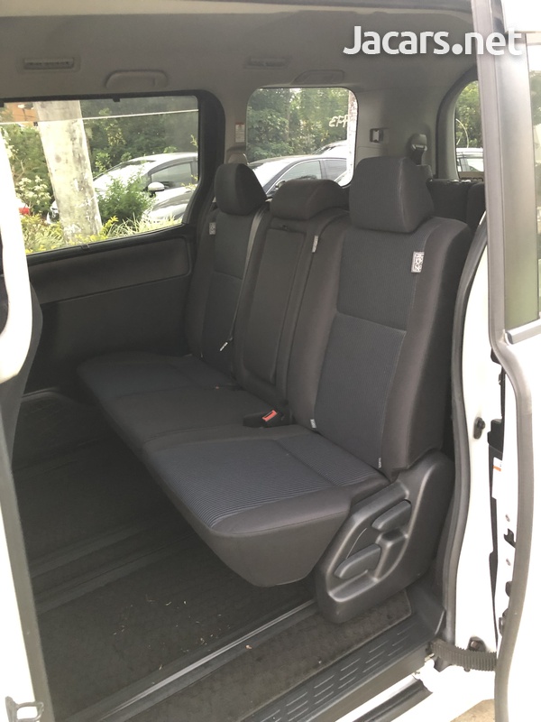 Toyota Noah 2,0L 2014-12