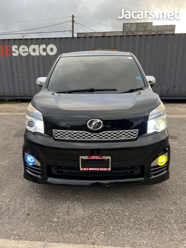 Toyota Voxy 2,0L 2012-4