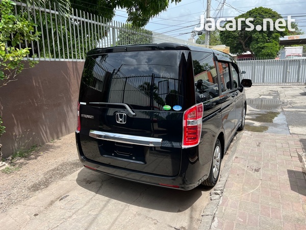 Honda Stepwgn 2,0L 2013-4