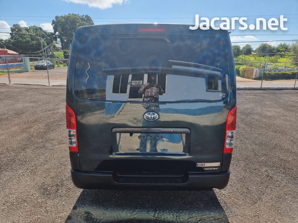 Toyota Hiace 2,0L 2013-3