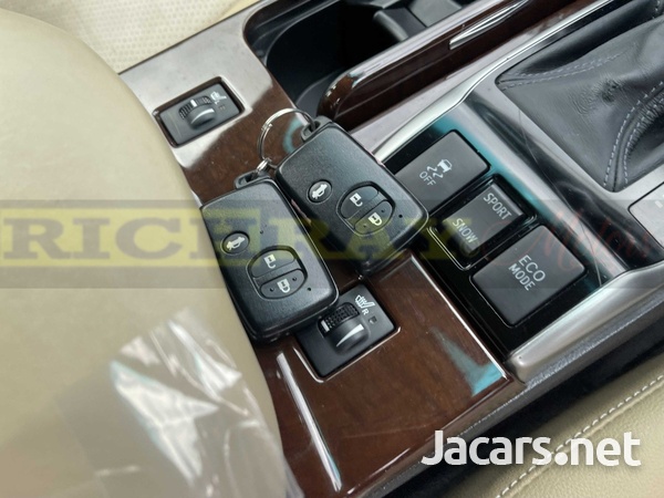 Toyota Mark X 2,5L 2013-5