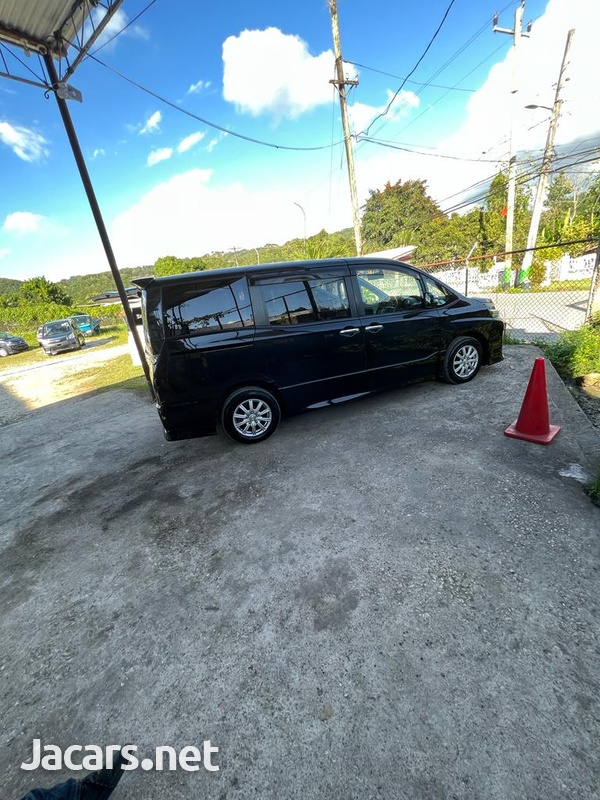 Toyota Voxy 2,0L 2014-8