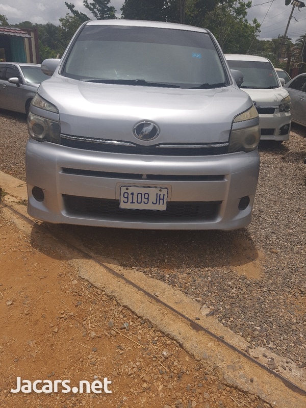 Toyota Voxy 1,8L 2011-3