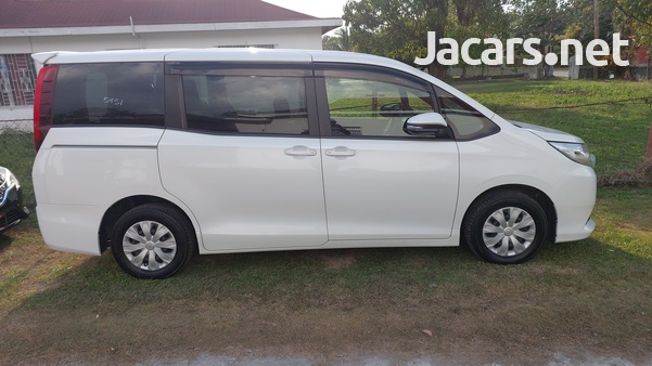 Toyota Noah 2014-4