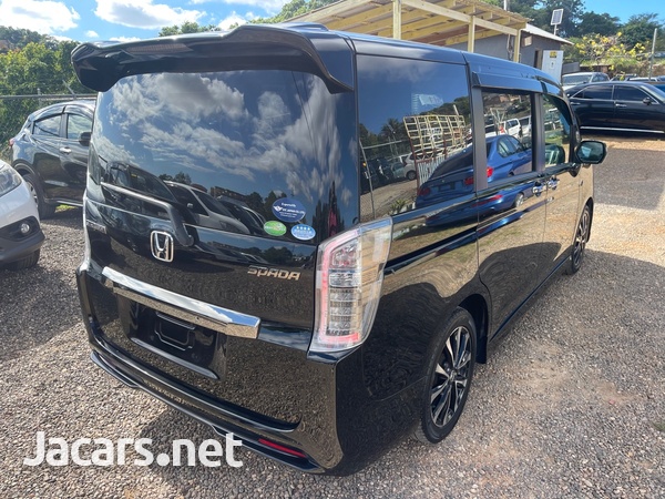 Honda Stepwgn Spada 2,0L 2013-4