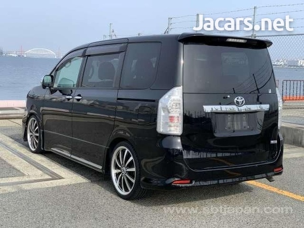 Toyota Voxy 2,0L 2013-2