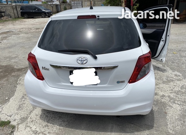 Toyota Vitz 1,3L 2014-4