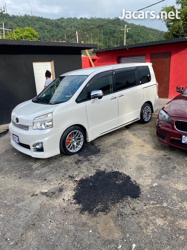 Toyota Voxy 2,0L 2011-11